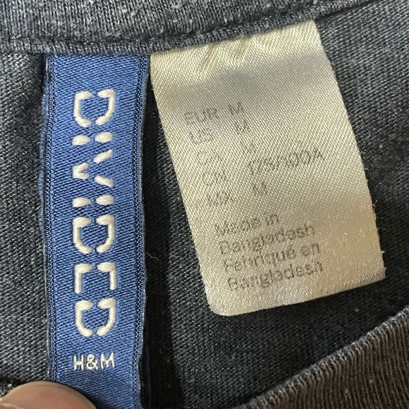 Men’s Divided H & M tee shirt size medium. - Picture 2 of 3